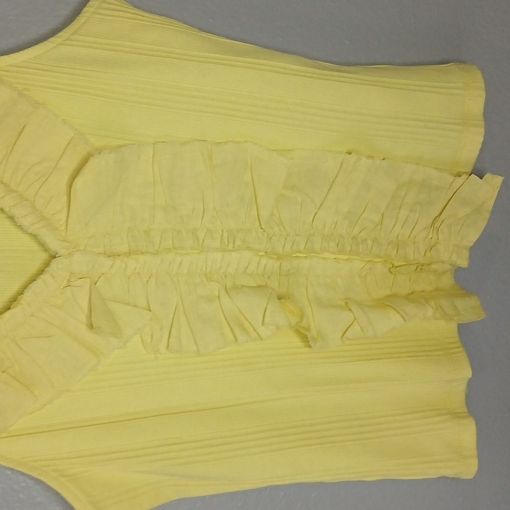 PILCRO Yellow Ruffled Sleeveless Top - Picture 2 of 12